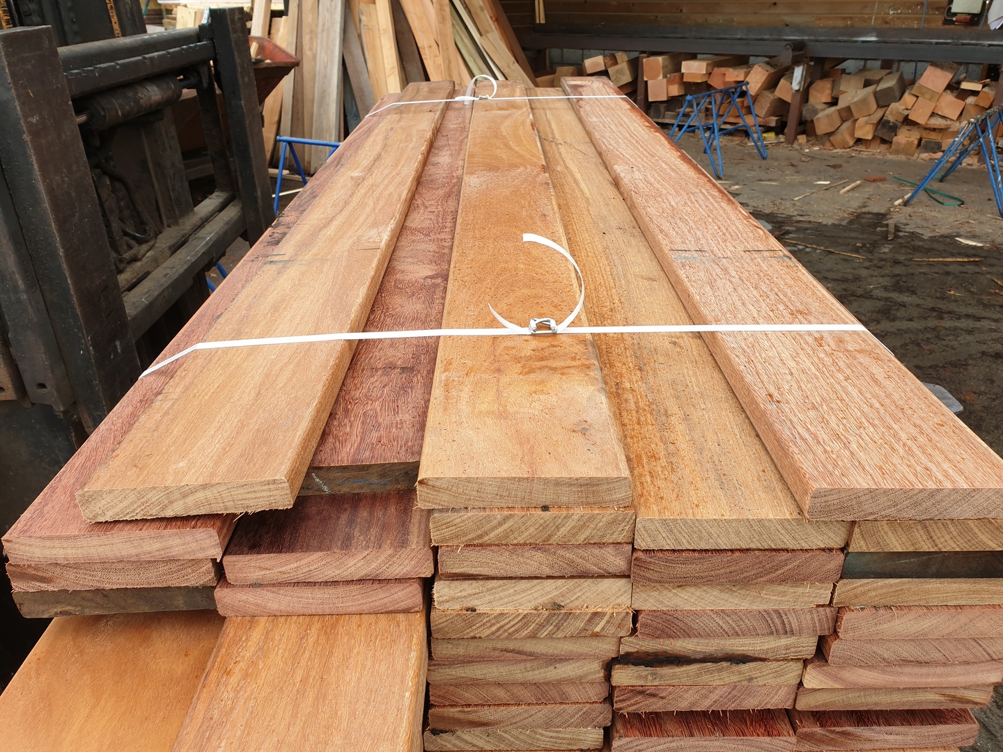 CUMARU hout 25 x 140mm ( ruim 16 m2 ) mooie Bkeus